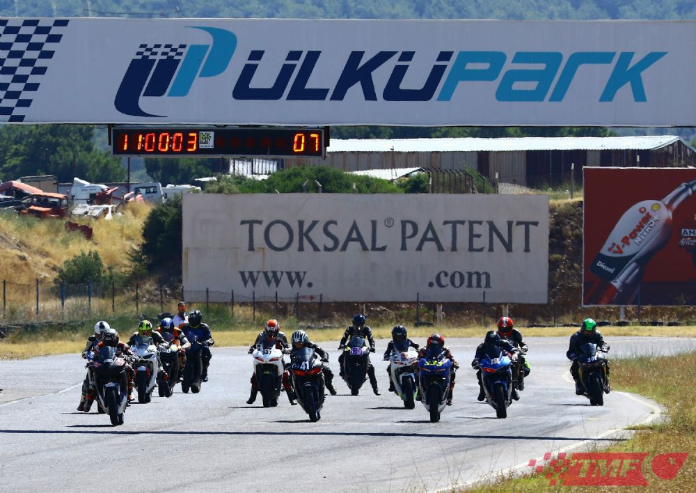 Pistte Sezonun İlk Heyecanı İzmir'de